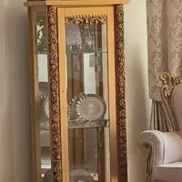 ویترین تمیز هست فقط قفلش خرابه