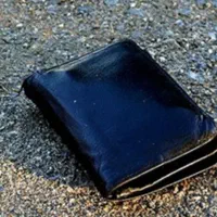 کیف مدارک که شامل کارت ماشین وکارت ملی و گواهینامه