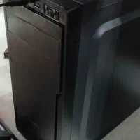 کیس کامپوتر با کیبرد و مانیتور