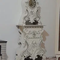 ساعت ایستاده سالم و تمیز