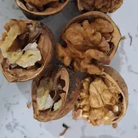 گردو پوست نازک.مغز سفید و خوش طعم