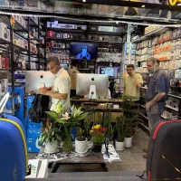 تعمیرکار موبایل و کامپیوتر حرفه ای