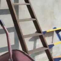 نردبان چوبی ۶ پله چوب جنگلی .روغن خورده سالم ونو