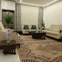 مبل  کرم رنگ در حد نو