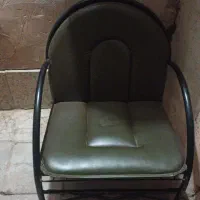 یک عدد صندلی فلزی قدیمی کاملا سالم و محکم|صندلی و نیمکت|قم, پشت انبار نفت|دیوار