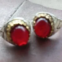دو انگشتر قرمز سایز ۱۹