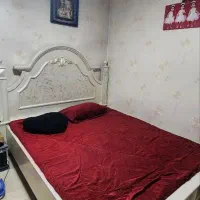 تخت دو نفره و میز آرایش بسیار سالم|تخت و سرویس خواب|ری, دیلمان|دیوار