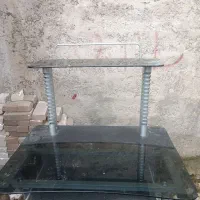 میز کامپیوتر تقریباً شیشه‌ای هستش فروش فوری