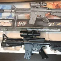 تفنگ اسباب بازی و فوتبال دستی