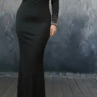 خانم جهت عکاسی برای مُدل لباس