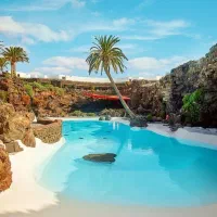 طراحی و اجراء تخصصی استخر های ساحلی و مدیترانه ای