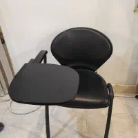 تعدادی صندلی