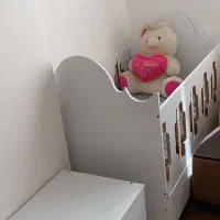 تخت کودک از نوزادی تا ۷سالگی همراه پاتختی