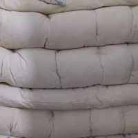 تعدادی تشک و بالشت نو