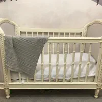 تخت و کمد نوزادی در حد نو|تخت و سرویس خواب|ورامین, ورامین|دیوار