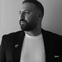 کلاس فیزیک یازدهم استاد قضاتی رو میخوام کمک