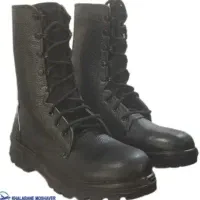 یک گونی لباس و پوتین نظامی گمشده