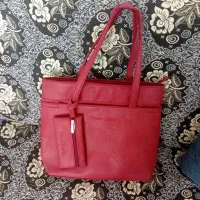 کیف نو به فروش میرسد،