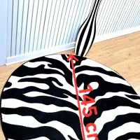 قالیچه گرد و گلدان چوبی