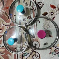 تعدادی ظروف چینی و قابلمه روحی درب چاقو|ظروف سرو و پذیرایی|ری, شهادت|دیوار