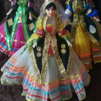 عروسک با لباس محلیِ پرکار
