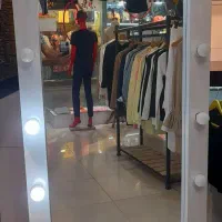 یکعدد آیینه ایستاده