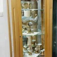 بوفه وساعت ایستاده