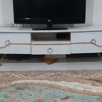 میز تلویزیون سفید رنگ و در حد نو