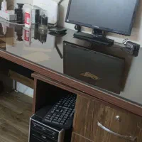 میز اداری تقریبا نو با شیشه