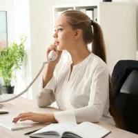 منشی مدیر عامل خانم و حسابدار خانم