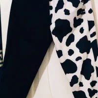 تعدادی لباس در حد نو