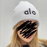 تولید وپخش کلاه بافت گلدوزی فقط بیست و هفت تومان