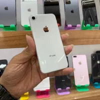 اپل iPhone 8 با حافظهٔ ۶۴ گیگابایت درحدنونو