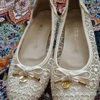 یک جفت کفش قشنگ وشیک