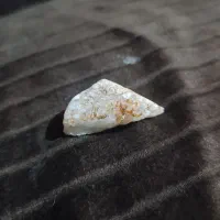 سنگ کوارتز یا شهاب سنگ نمی‌دونم پیدا کردم