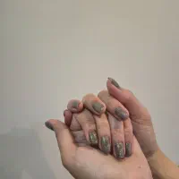 خدمات کاشت ناخن و طراحی