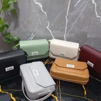 .به دنیای قصر کیف خوش آمدید.|کیف، کفش، کمربند|بندر گناوه, |دیوار