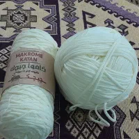 مقداری لباس و کفش در حد نو