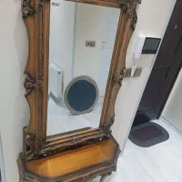 آینه کنسول تک چون پشت ویترونی بوده مناسبه|بوفه، ویترین، کنسول|شاهین‌شهر, خانه کارگر|دیوار