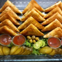 ارائه انواع سمبوسه ساده و پیتزایی وخوراک بندری|خوردنی و آشامیدنی|شیراز, ابیوردی|دیوار