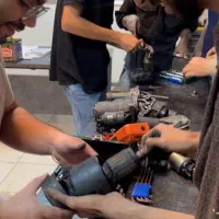 آموزش برق خودرو با پشتیبانی و کار عملی