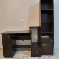 میز تحریر وکتابخانه