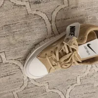 کتونی و کفش چرم|کیف، کفش، کمربند|سنگر, |دیوار