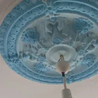 لکه گیری وخورده کاری گچکآری انجام میشود