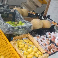 میز میوه فروشی و آینه