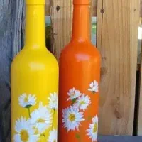 دیوار کوب و نقاشی روی سی‌دی و ظرف شیشه ای