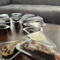 سفارش انواع کیک های کافه‌ای به صورت اسلایسی و کامل