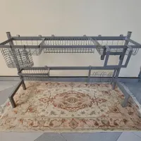 آب چکان روی سینک ظرفشویی