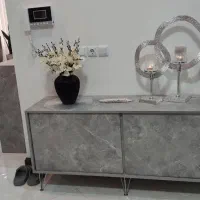 جاکفشی همراه کمد آینه دار ایستاده