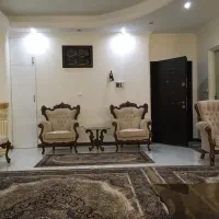 خیابان استخر ـ 70 متر دو خواب      ( فول امکانات )